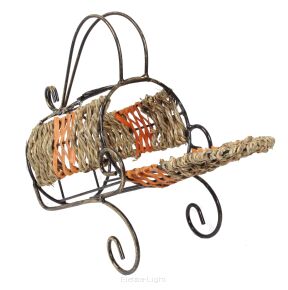 Stojak na wino mosiądz, sznurek, wiklina HC11A026 sz30x22x11/h24cm